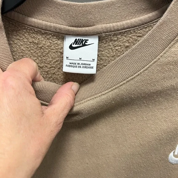 Nike Club
Men's Fleece Crew Nike Men's Beige Crewneck Sweater - Picture 3 of 4